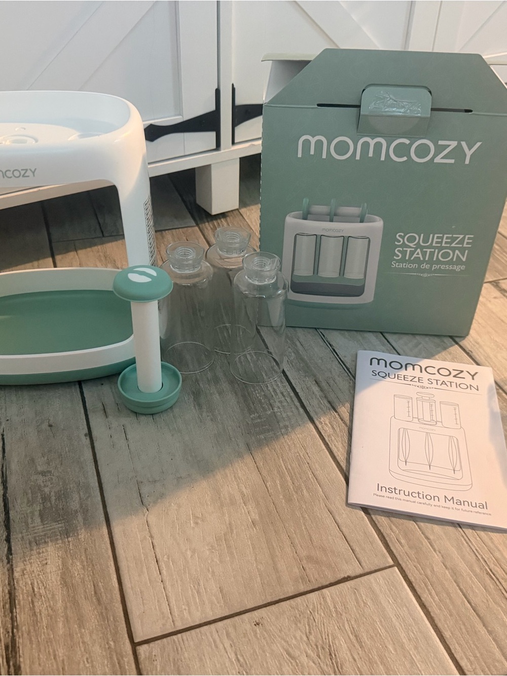 MomCozy Kids Squeeze Station in Sage Green